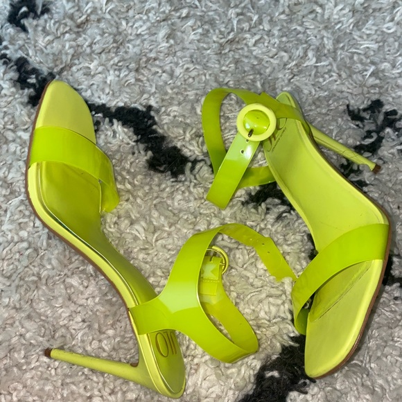 Neon green Frani sandal by JLO, size 8.5 - Picture 2 of 8